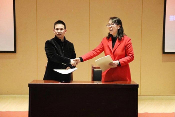 初刻打标机.jpg 初刻打标机.jpg